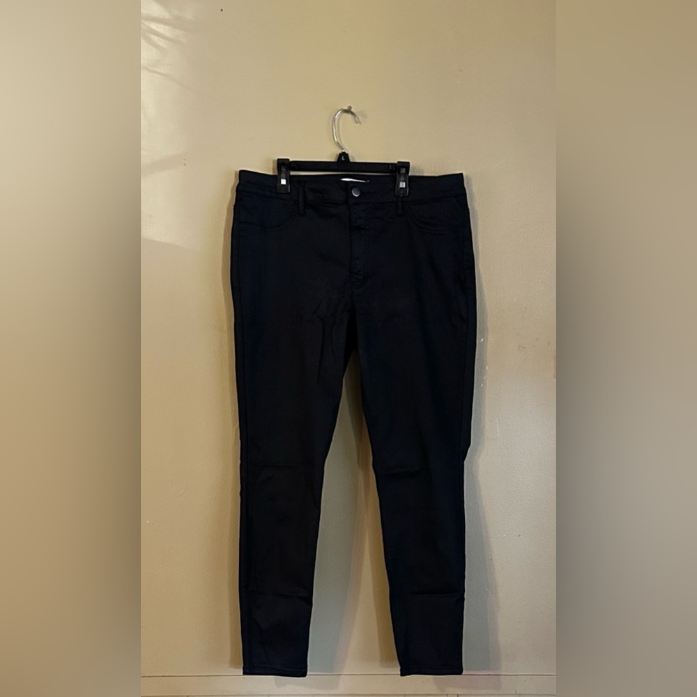 Sleek Black Skinny Jeans for Women